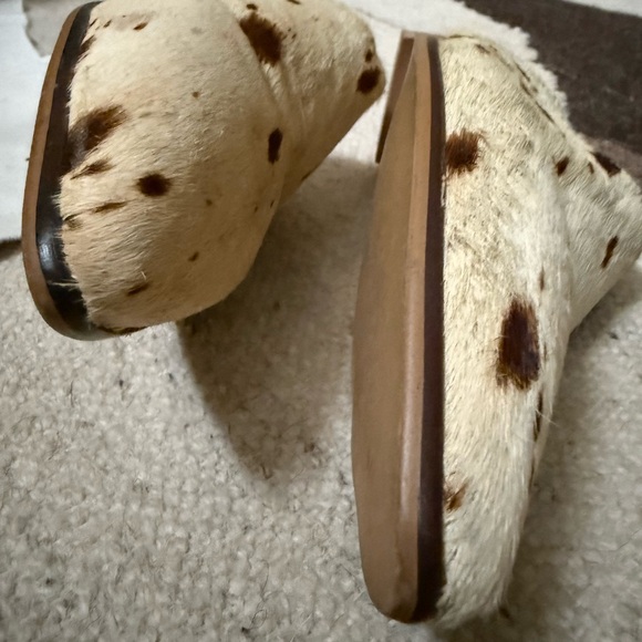Diba True Cowhide Pattern Mules - Picture 6 of 8